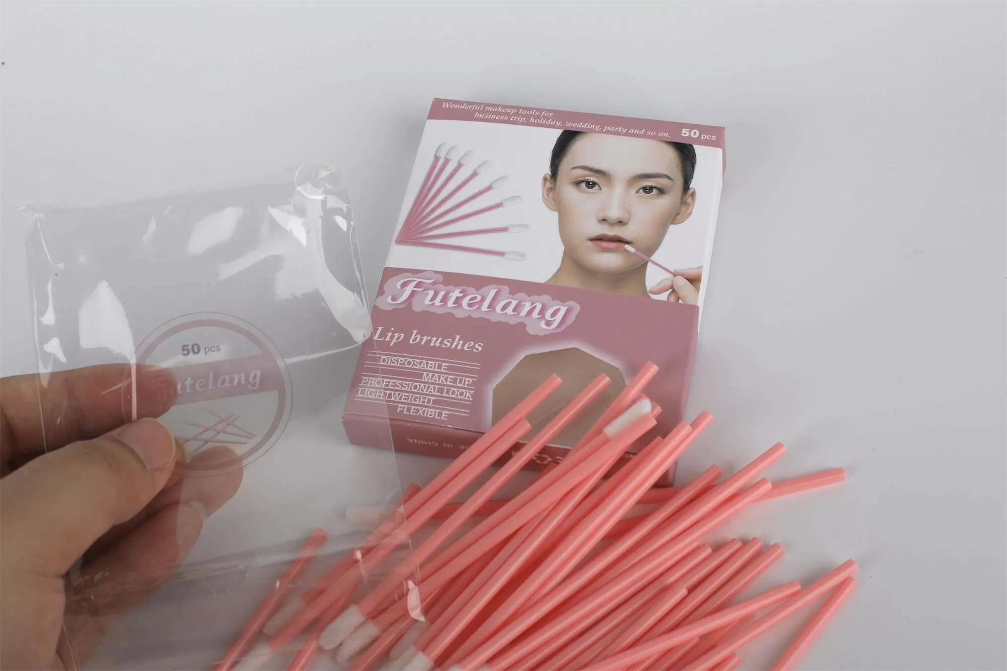 Futelang 50PCS Disposable Lip Brushes Make Up Brush Lipstick Lip Gloss Wands Applicator Tool Makeup Beauty Tool Kits