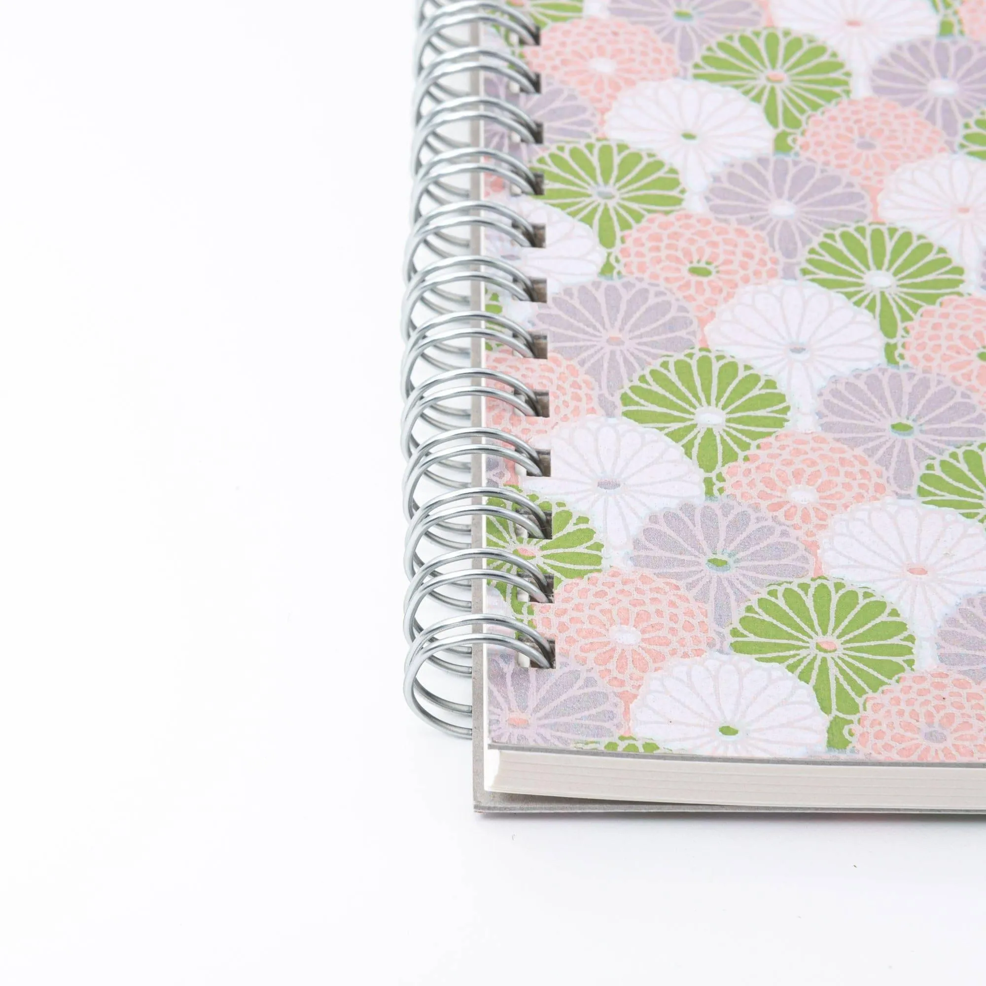 Lavender Mist Pastel Chrysanthemum Hand-Dyed Yuzen Washi Spiral Notebook (A5)